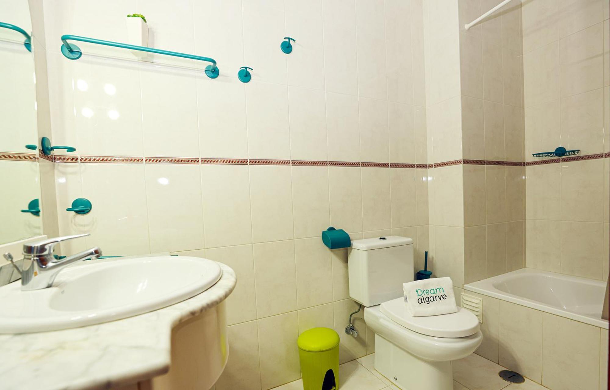 P - Meia-Praia Seaview Guesthouse 라고스 외부 사진
