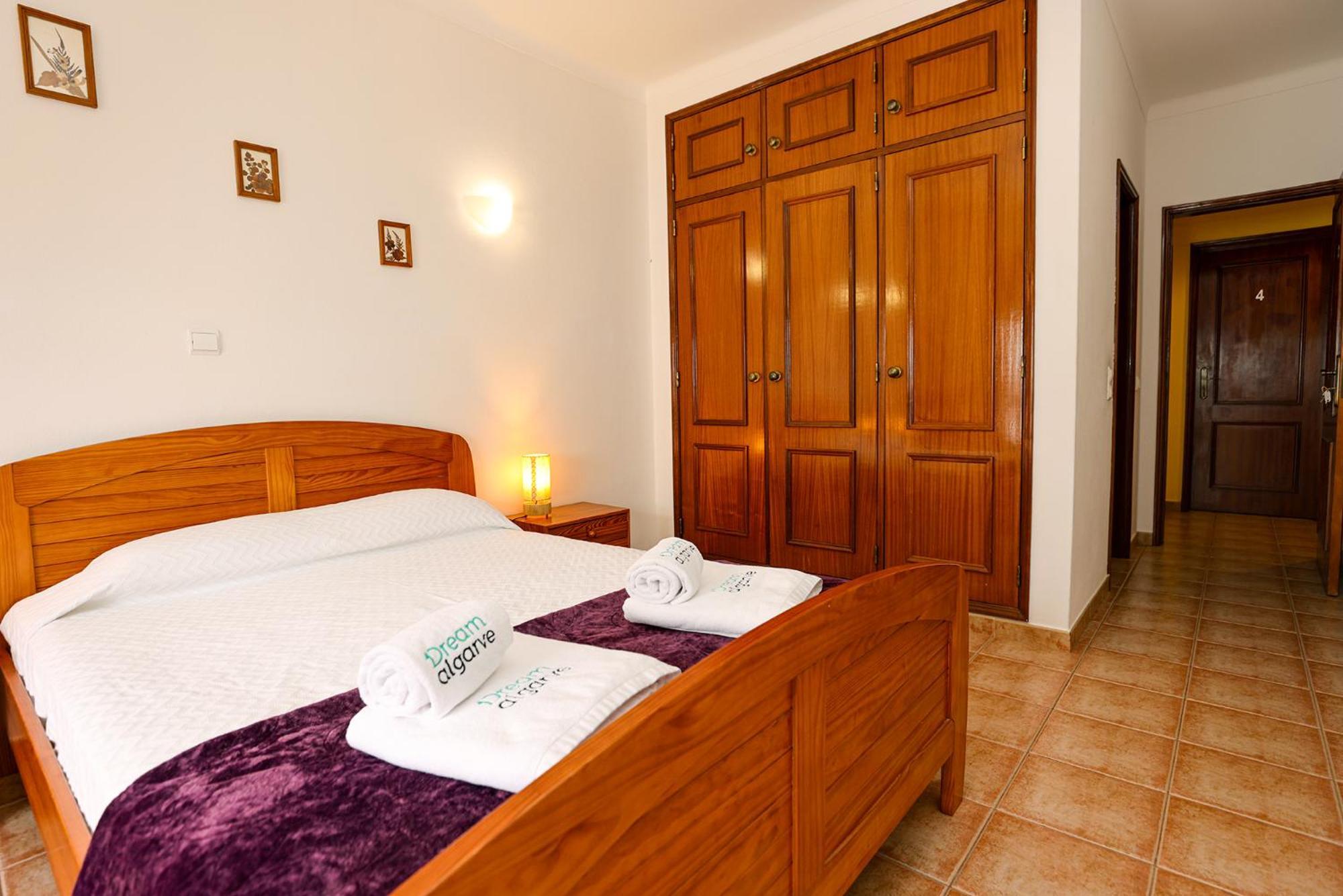 P - Meia-Praia Seaview Guesthouse 라고스 외부 사진