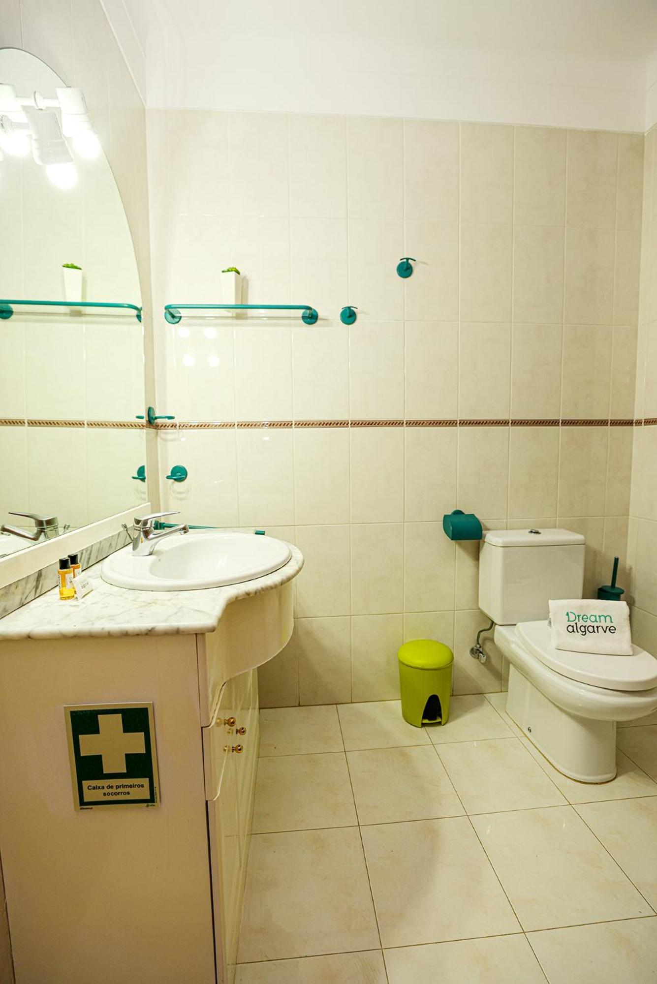 P - Meia-Praia Seaview Guesthouse 라고스 외부 사진